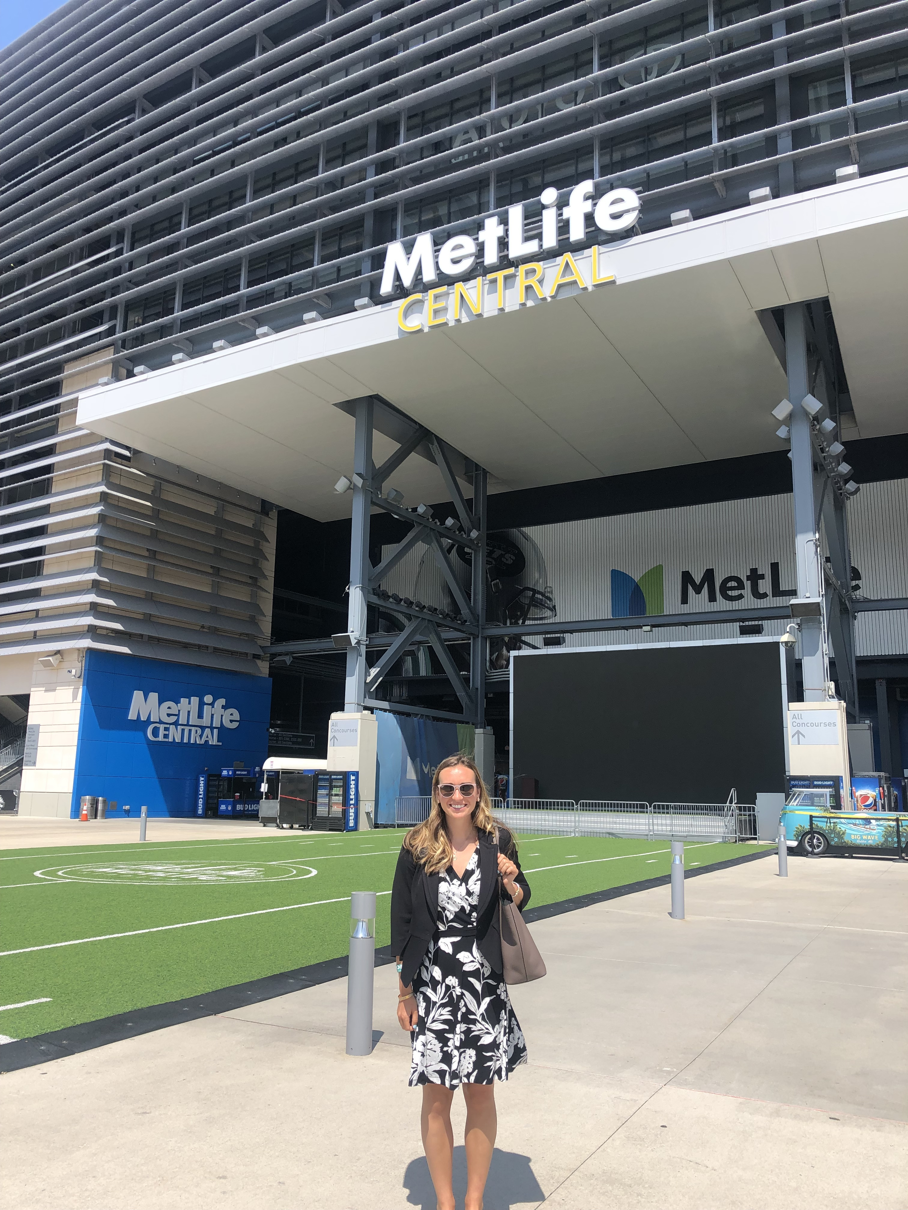 Katie in front of Metlife stadium sign